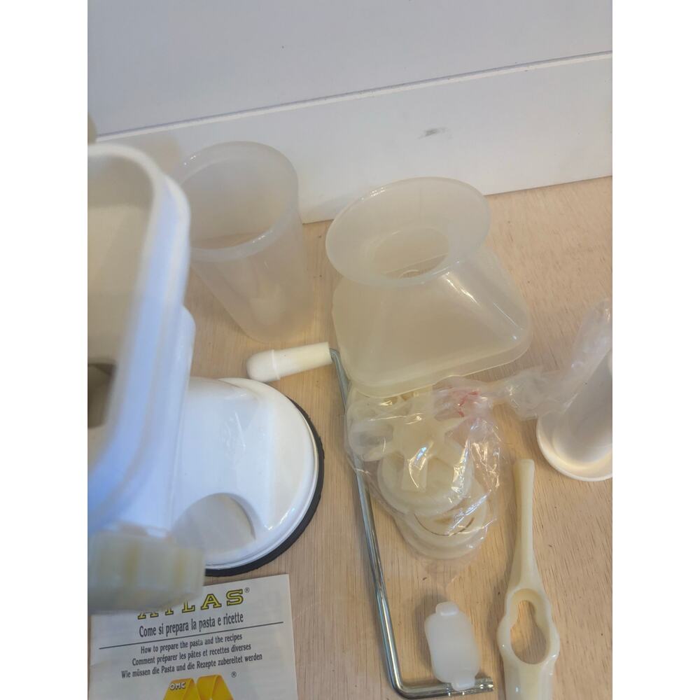 Vintage Emson Pasta Machine 5 Shapes With All Parts And Manual Made In Italy - Picture 5 of 10
